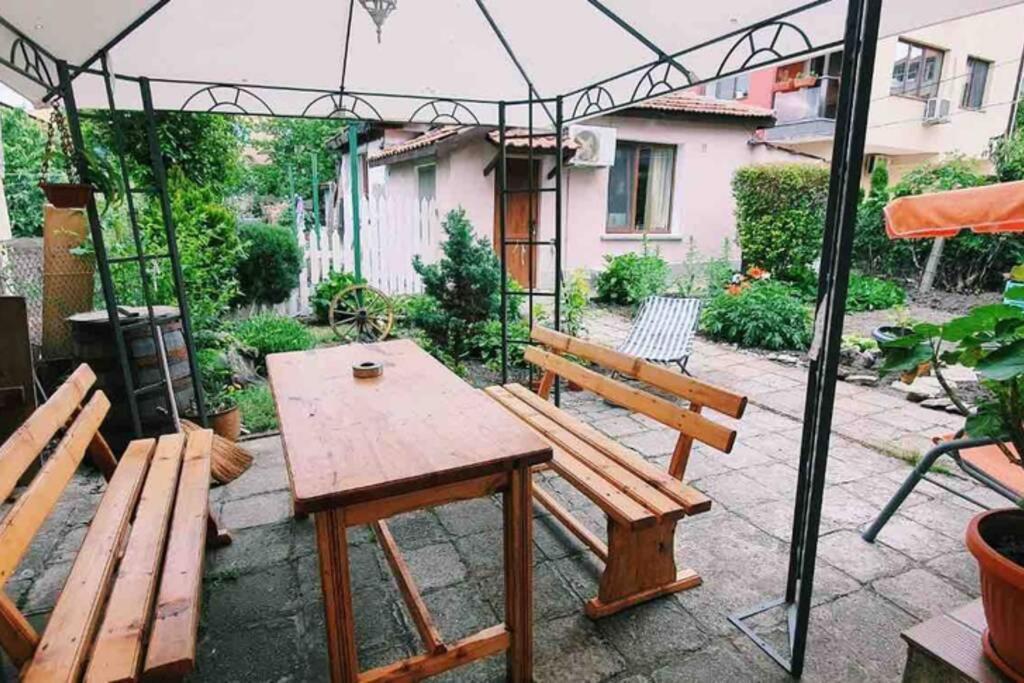 Cute Little House With A White Picket Fence Villa Burgas Bagian luar foto