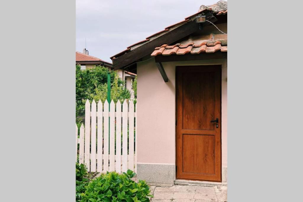 Cute Little House With A White Picket Fence Villa Burgas Bagian luar foto
